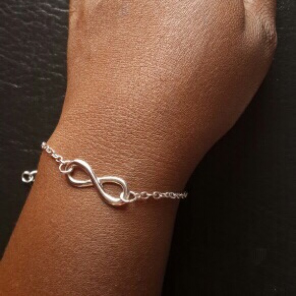 LAST ONE❗️Infinity Love Bracelet in Silver - Picture 3 of 5